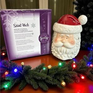 Scentsy Saint Nick Santa Holiday Red and White Wax Warmer EUC